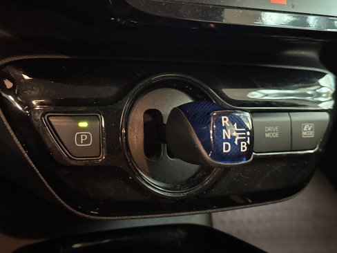 Used 2022 Toyota Prius Limited image 21
