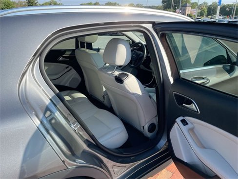 Used 2016 Mercedes-Benz GLA 250 4MATIC image 29