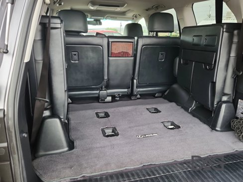 Used 2011 Lexus LX 570 4WD w/ Luxury Pkg image 19