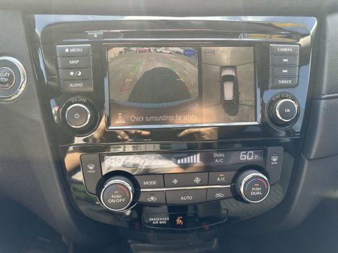 Used 2018 Nissan Rogue SV w/ Premium Package image 14