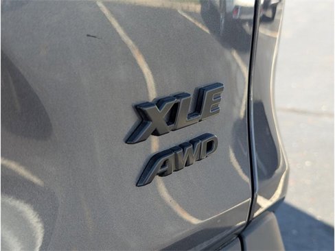 Used 2022 Toyota RAV4 XLE w/ Convenience Package image 9