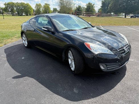 Used 2012 Hyundai Genesis 3.8 image 3