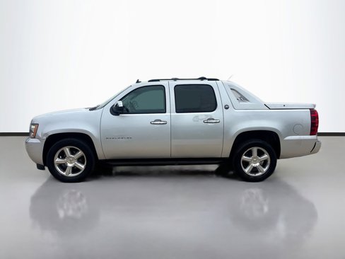 Used 2013 Chevrolet Avalanche LT w/ All-Star Edition image 8