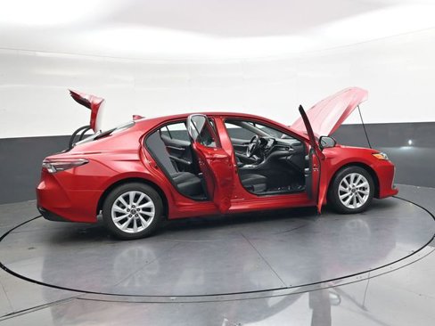Used 2024 Toyota Camry LE image 29
