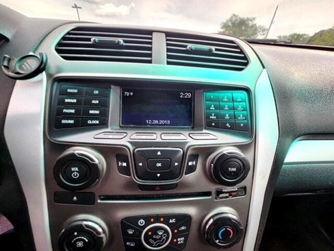 Used 2014 Ford Explorer XLT image 16