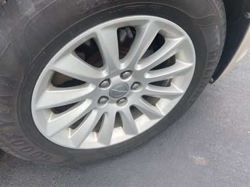 Used 2012 Chrysler 300 image 3