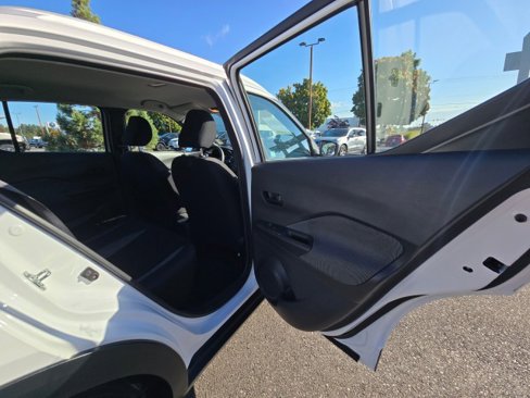 Used 2018 Nissan Kicks S image 13