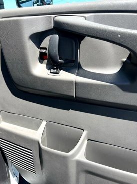 Used 2015 Chevrolet Express 3500 image 12