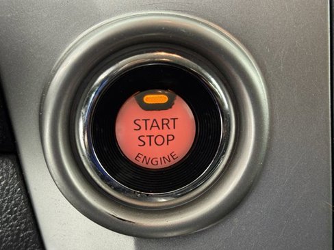 Used 2017 Nissan Titan SV image 19
