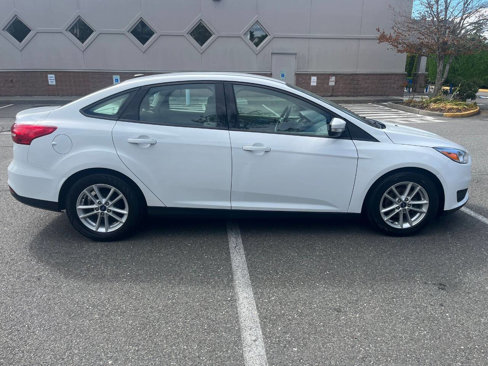 Used 2017 Ford Focus SE image 6