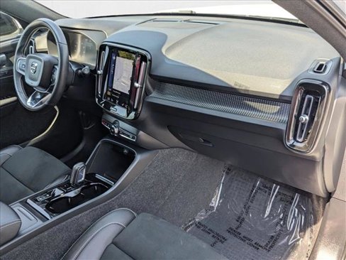 Used 2021 Volvo XC40 T5 R-Design image 25