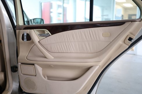 Used 2000 Mercedes-Benz E 320 Sedan image 23