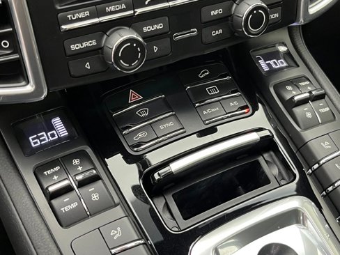 Used 2015 Porsche Cayenne S image 20