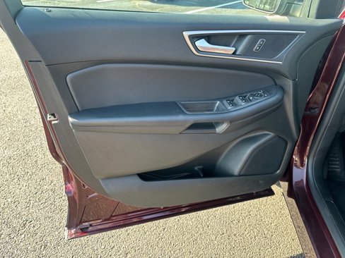 Used 2023 Ford Edge SEL image 18