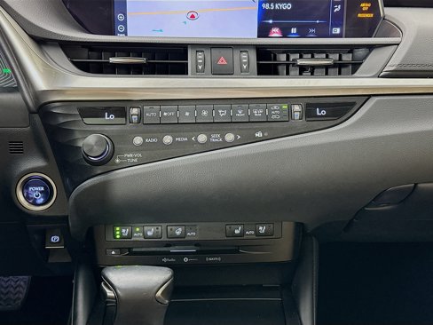 Used 2020 Lexus ES 300h w/ Premium Package image 13