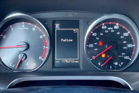 Used 2018 Toyota RAV4 SE image 22