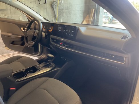 Used 2025 Kia K4 LXS image 27