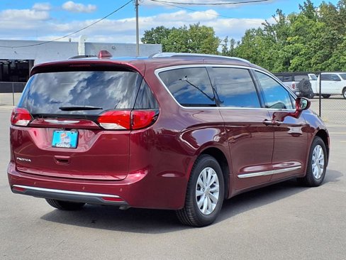 Used 2018 Chrysler Pacifica Touring-L Plus image 2