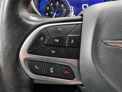 Used 2017 Chrysler Pacifica Touring-L Plus image 18