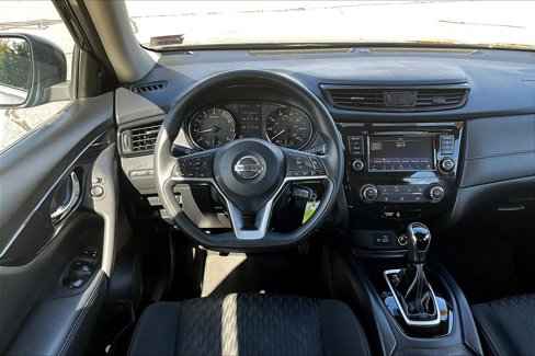 Used 2018 Nissan Rogue S image 5