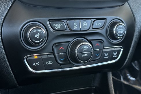 Used 2017 Jeep Cherokee Overland w/ Technology Group image 22