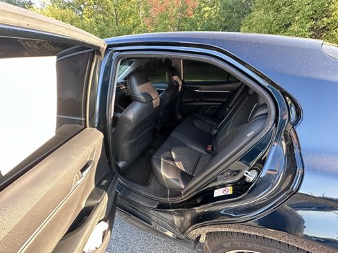 Used 2018 Toyota Camry SE image 10