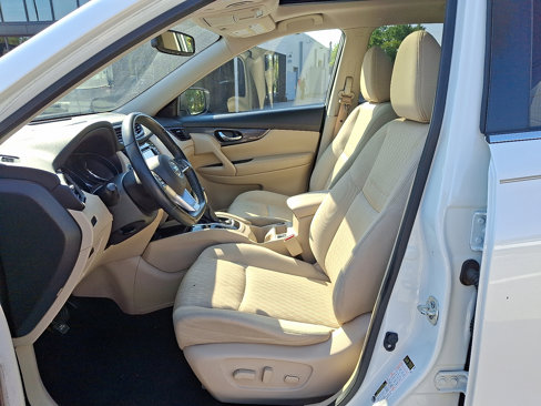 Used 2017 Nissan Rogue SV w/ Sun & Sound Touring Package image 14