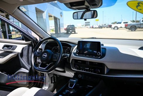 Used 2023 Nissan Rogue SV image 8