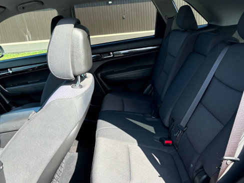 Used 2011 Kia Sorento LX image 10