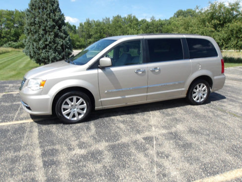 Used 2014 Chrysler Town & Country Touring w/ Driver Convenience Group image 1