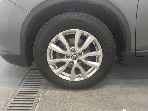Used 2018 Nissan Rogue SV image 31