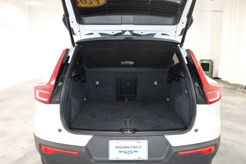 Used 2024 Volvo XC40 B5 Plus w/ Climate Package image 23