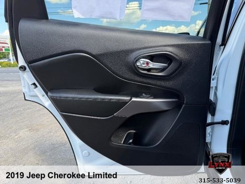 Used 2019 Jeep Cherokee Limited w/ Technology Group image 38