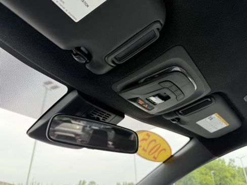 Used 2025 Toyota Corolla SE image 27