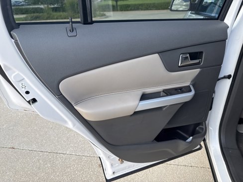 Used 2013 Ford Edge SEL image 17