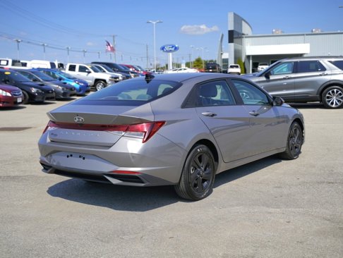 Used 2023 Hyundai Elantra SEL image 5