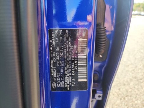 Used 2023 Hyundai Elantra Limited image 30