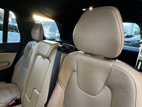 Used 2018 Volvo XC90 T6 Momentum w/ Convenience Package image 32