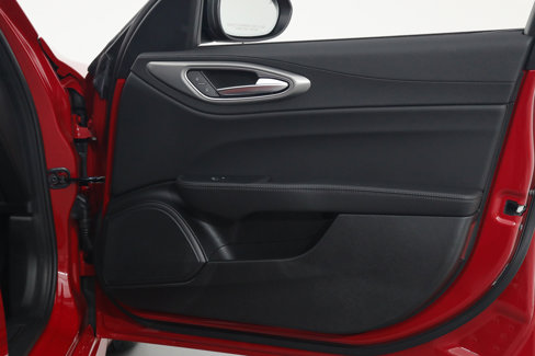 New 2024 Alfa Romeo Giulia Ti image 9