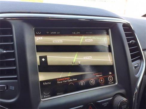 Used 2018 Jeep Grand Cherokee Altitude image 17