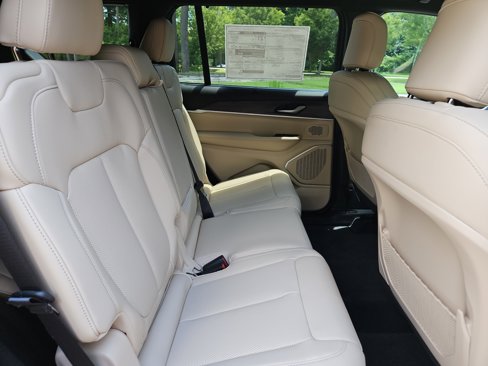 New 2025 Jeep Grand Cherokee L Limited w/ Luxury Tech Group II image 17