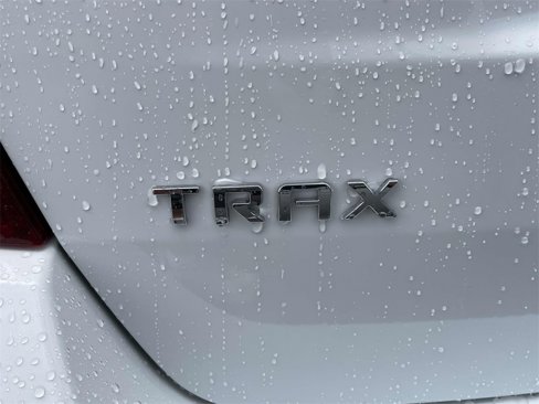 Used 2021 Chevrolet Trax LT w/ Sport Edition image 9