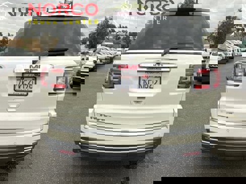 Used 2015 GMC Acadia SLE image 7