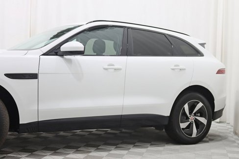 Used 2022 Jaguar F-PACE S image 3