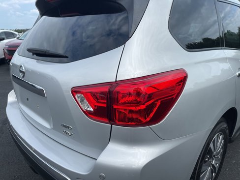 Used 2020 Nissan Pathfinder SV image 12