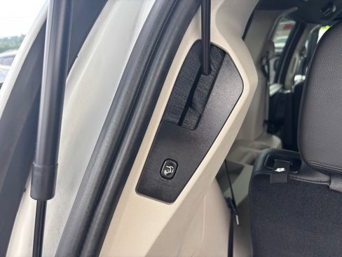 Used 2019 Dodge Grand Caravan SXT image 25