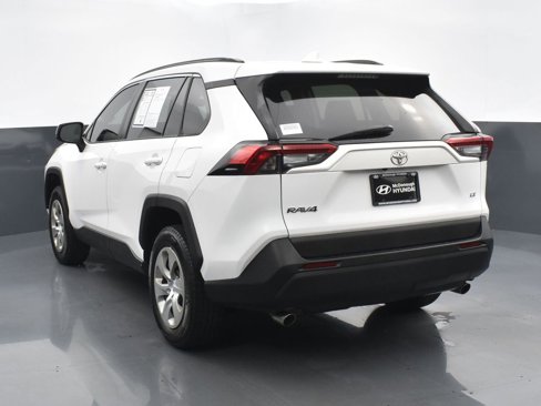 Used 2019 Toyota RAV4 LE image 5