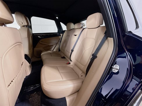 Certified 2022 Porsche Macan image 18