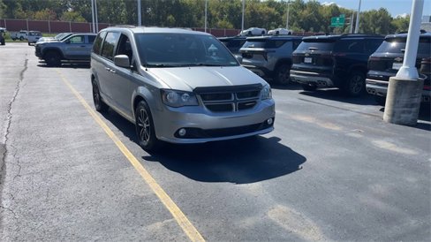Used 2018 Dodge Grand Caravan GT image 2