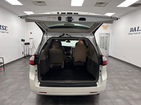 Used 2019 Toyota Sienna XLE Premium image 4